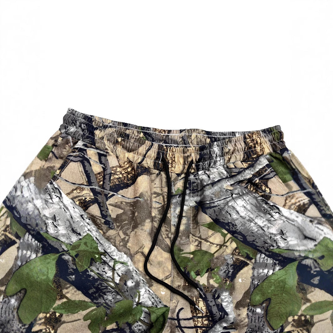Herren Cargohose im angesagten Camouflage-Design mit elastischem Bund und praktischen Taschen Echoarchiv