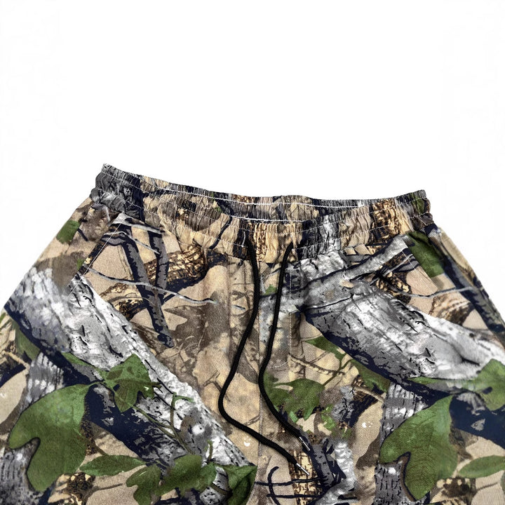 Herren Cargohose im angesagten Camouflage-Design mit elastischem Bund und praktischen Taschen Echoarchiv
