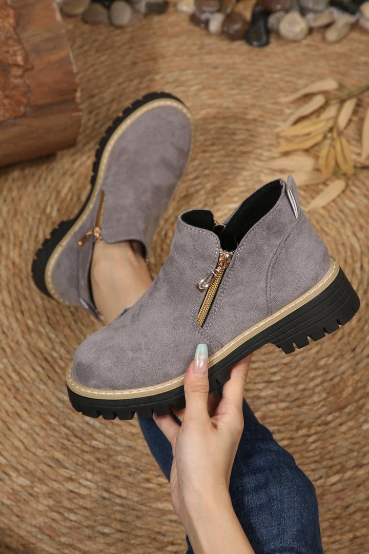 Damen Kurzschaft‑Stiefelette mit grober Profilsohle und seitlichem Reißverschluss Echo Archiv