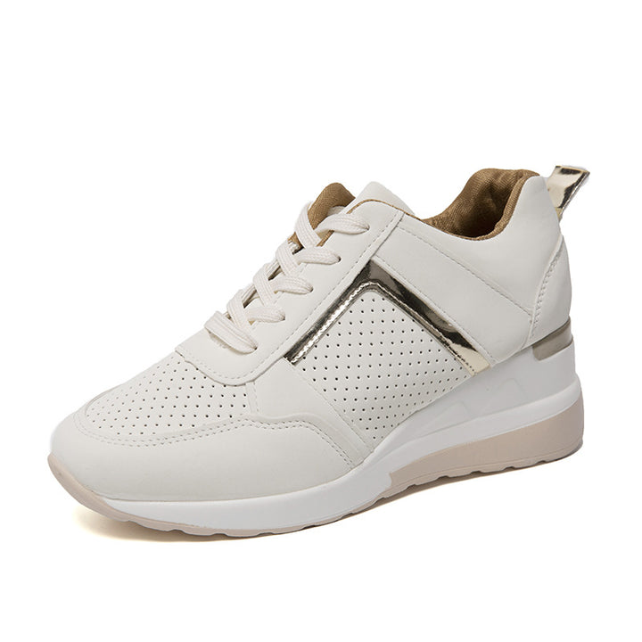 Damen  Keil‑Sneaker mit perforiertem Microfaser‑Upper, gepolsterter Fersenkappe und rutschfester Profilsohle Echo Archiv