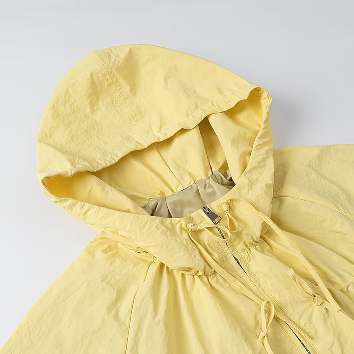 Damen Leichte Kapuzen-Windjacke mit Tunnelzug, Cropped-Schnitt und elastischen Bündchen Echoarchiv