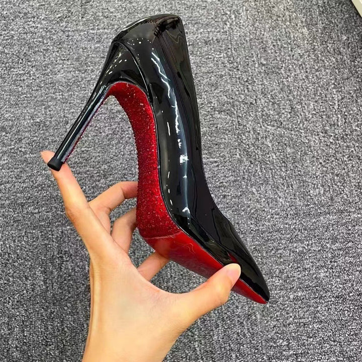 Damen Elegante Lack-Pumps mit spitz zulaufender Silhouette und Stiletto-Absatz Echo Archiv