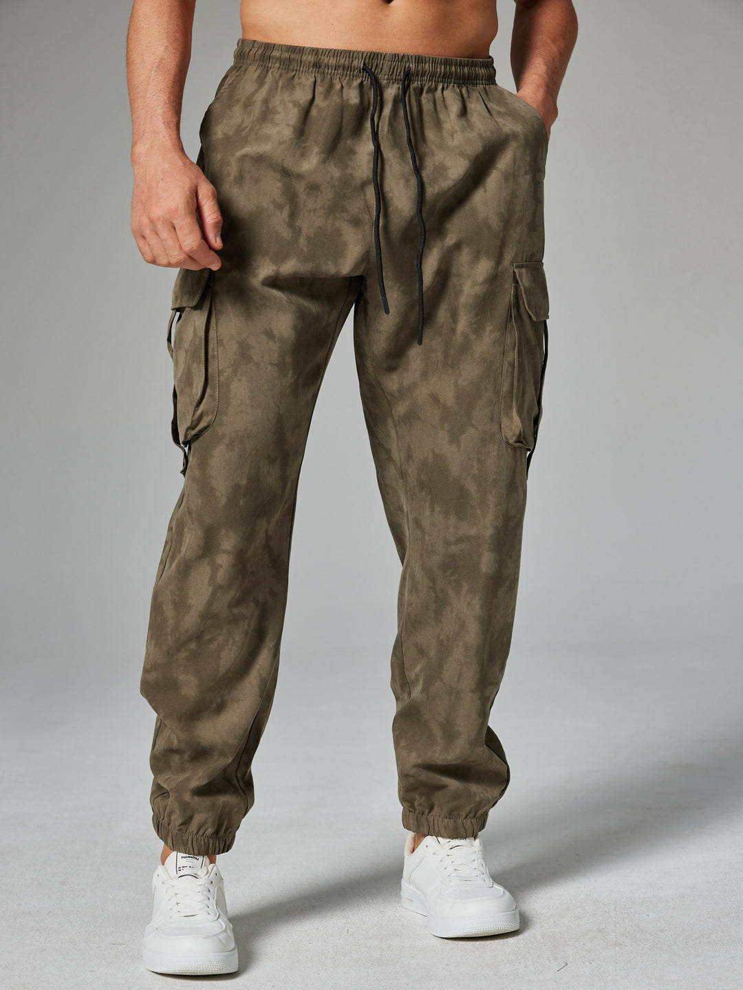 Herren Cargo-Hose mit seitlichen Abnähten und elastischem Bund Echoarchiv