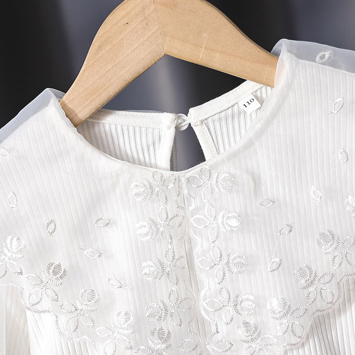 Mädchen Bluse mit transparenten Puffärmeln und floralem Spitzenbesatz Echo Archiv
