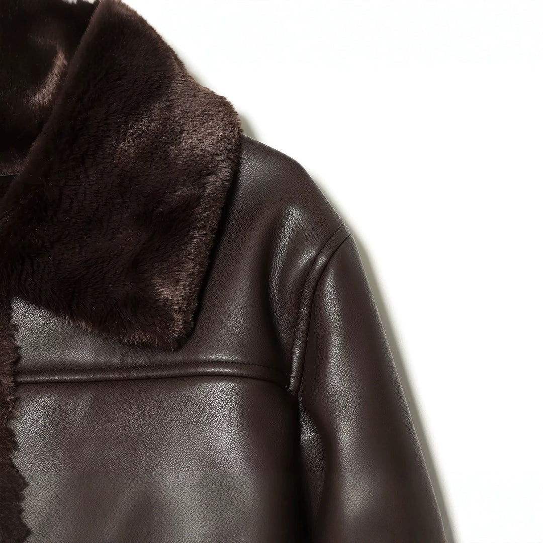 Damen Kurzjacke in Lammfell‑Optik mit Pelzkragen, aufgesetzten Taschen und Knopfleiste Echo Archiv