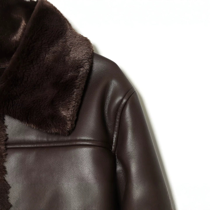 Damen Kurzjacke in Lammfell‑Optik mit Pelzkragen, aufgesetzten Taschen und Knopfleiste Echo Archiv