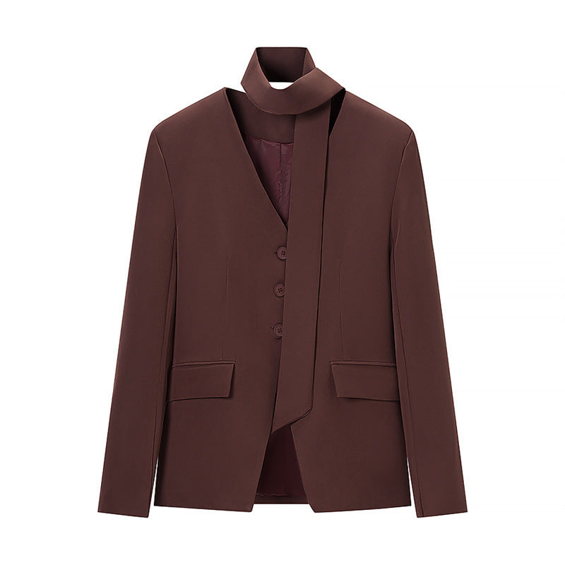Damen Taillierter Blazer mit Schluppe, V‑Ausschnitt und Pattentaschen Echo Archiv