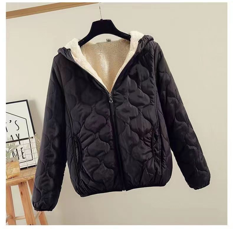 Damen nan gesteppte Kapuzenjacke mit Teddyfutter, wattierter Silhouette und dekorativem Herzquilting Echo Archiv