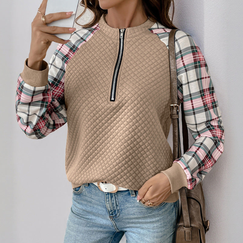 Damen Gesteppter Raglan-Sweatpullover mit halbem Reißverschluss und Karoärmeln Echoarchiv
