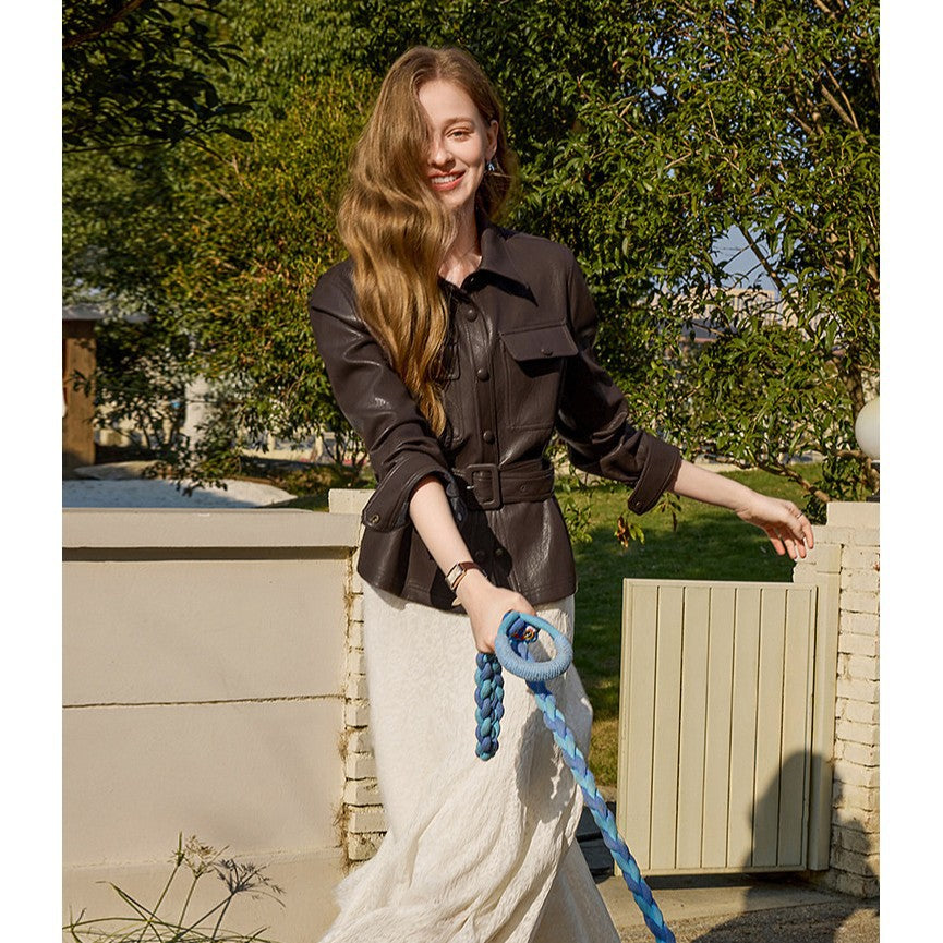 Damen Taillierter Utility-Lederblouson mit Bindegürtel und aufgesetzten Brusttaschen Echoarchiv