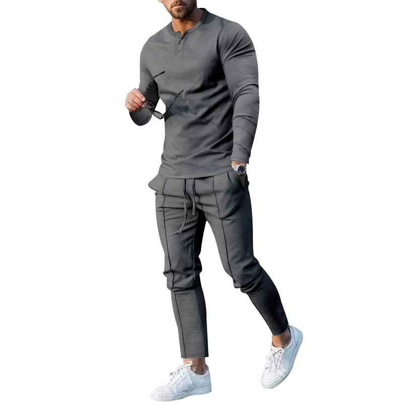 Herren athletisches Freizeit-Ensemble mit langärmligem Henley-Oberteil und bequemen Jogginghosen Echoarchiv
