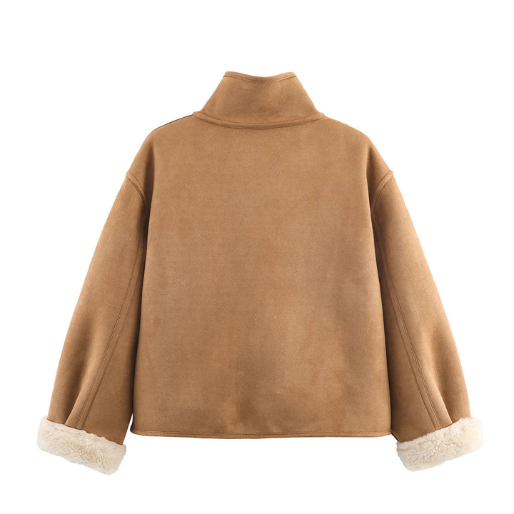 Damen kurze Lammfelloptik Jacke mit Stehkragen, weichem Teddyfutter und großzügigen aufgesetzten Taschen – Célinea