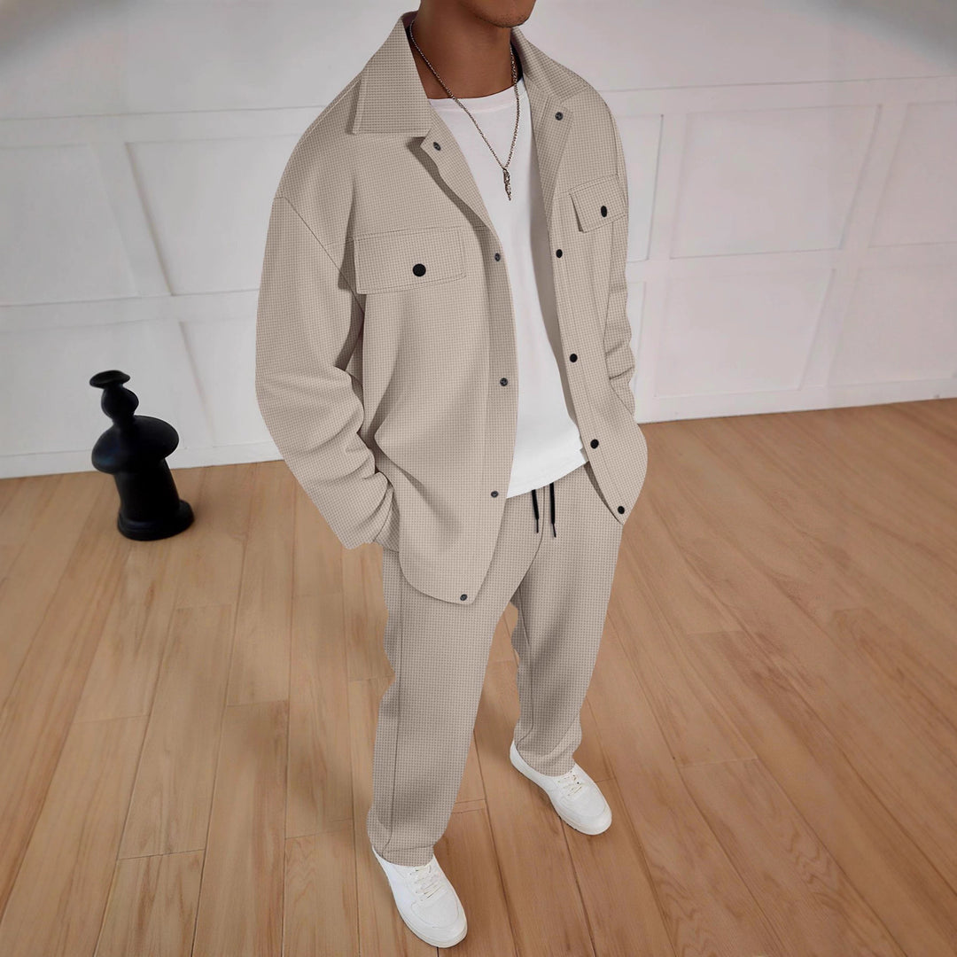 Herren lässiges Kombi-Outfit aus Jacke und Hose Echoarchiv