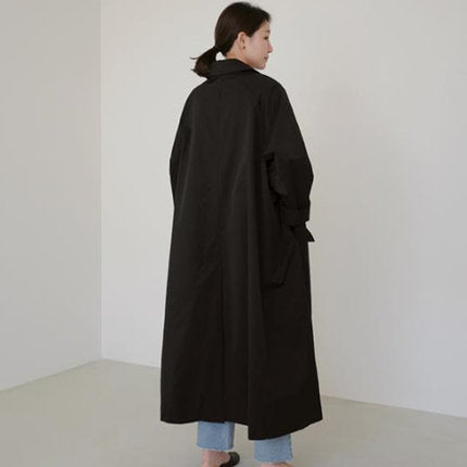 Damen Langer Baumwollmix‑Swingcoat im Oversize‑Look mit überschnittener Schulter und aufgesetzten Taschen – Montévia