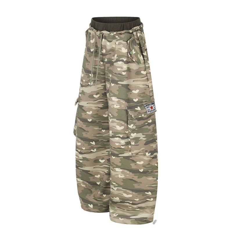 Damen Weite Cargo-Hose mit Herzen-Camouflage, Tunnelzugbund und großzügigen Taschen Echoarchiv