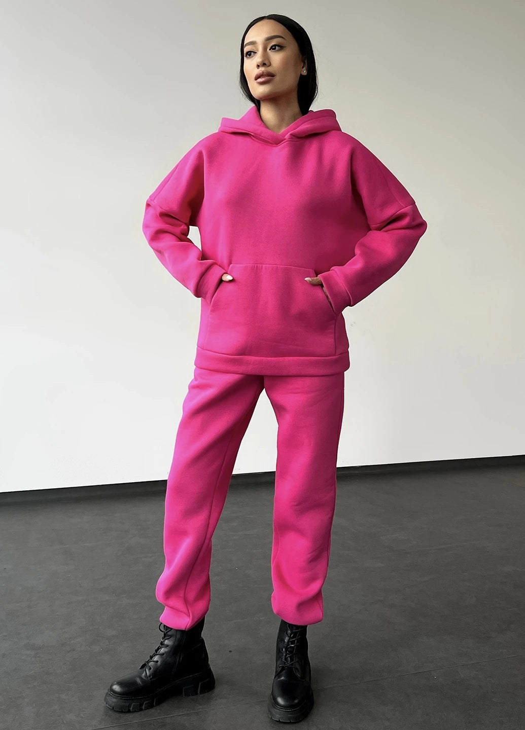 Damen nan zweiteiliges Komfort-Loungewear-Set mit oversized Kapuzenpullover, Kängurutasche und elastischem Knöchel-Jogger aus French Terry Echo Archiv