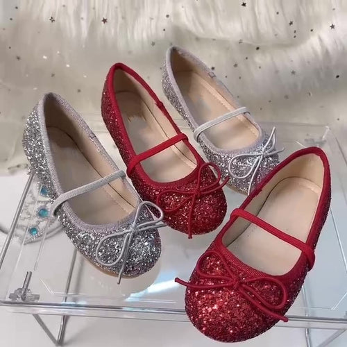 Mädchen Glitzernde Ballerinas mit dekorativer Schleifenverzierung Echo Archiv