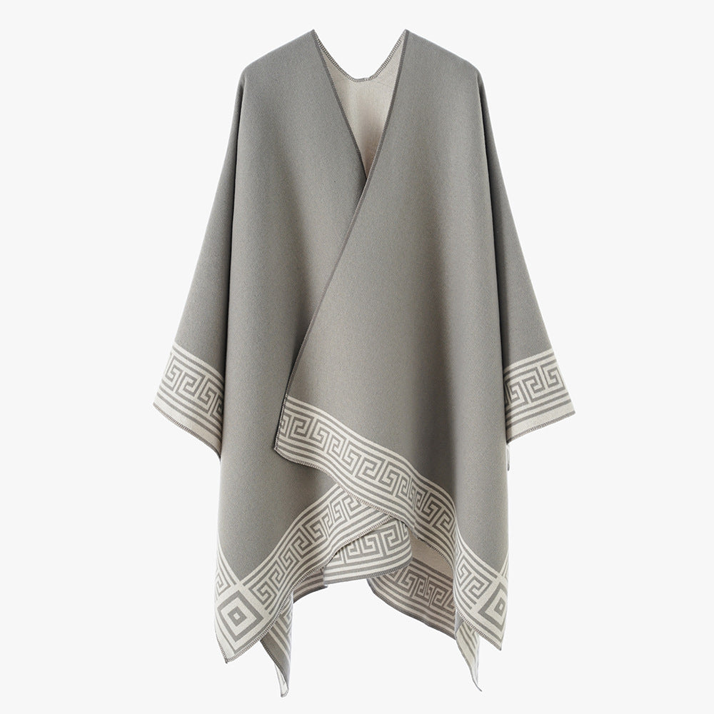 Damen Oversize-Capeponcho im Wickelstil mit Mäanderbordüre und kastiger Silhouette Echo Archiv