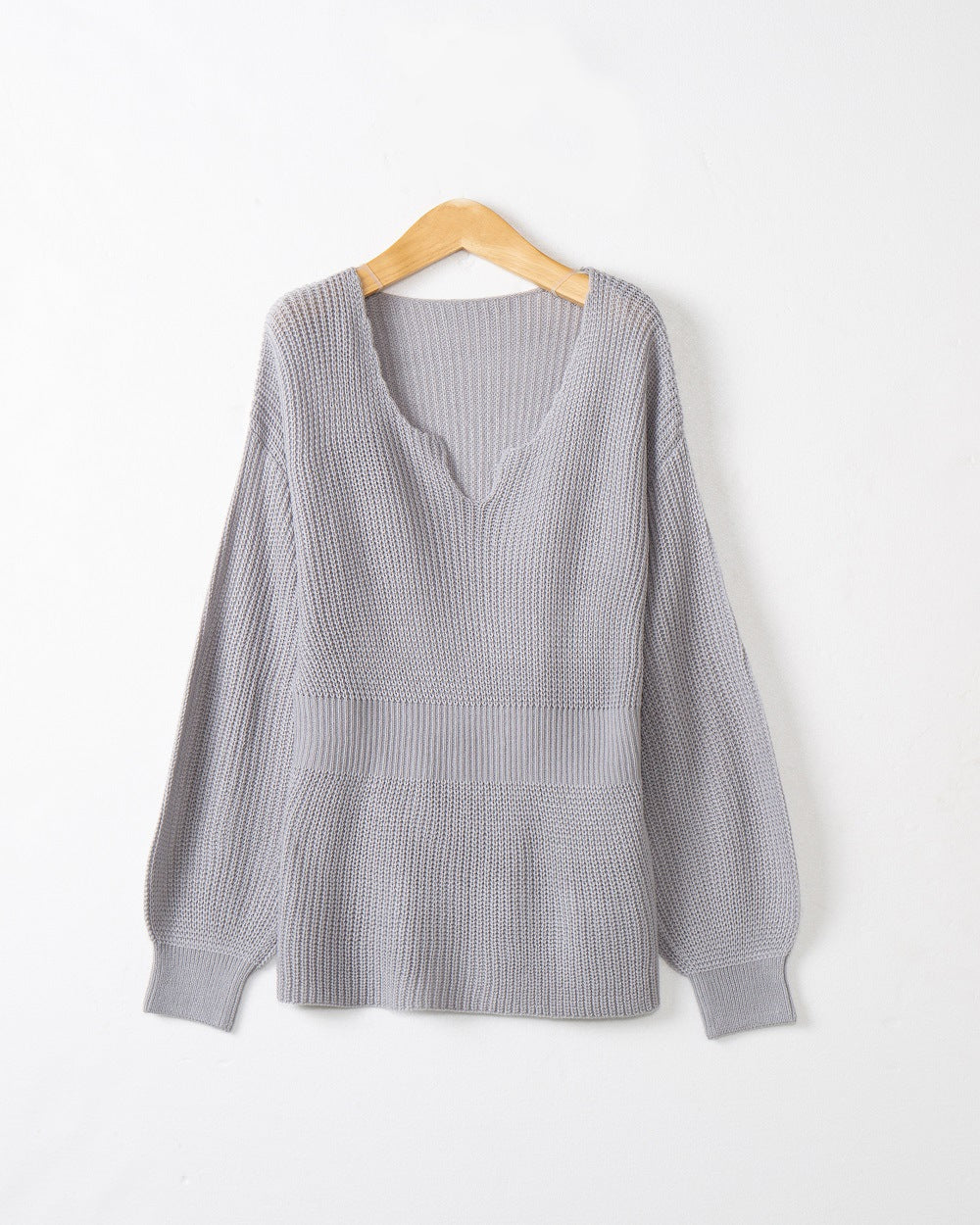 Damen Lockerer Feinstrick-Pullover mit V-Notch-Ausschnitt, Tailliertem Rippbund und Ballonärmeln Echo Archiv