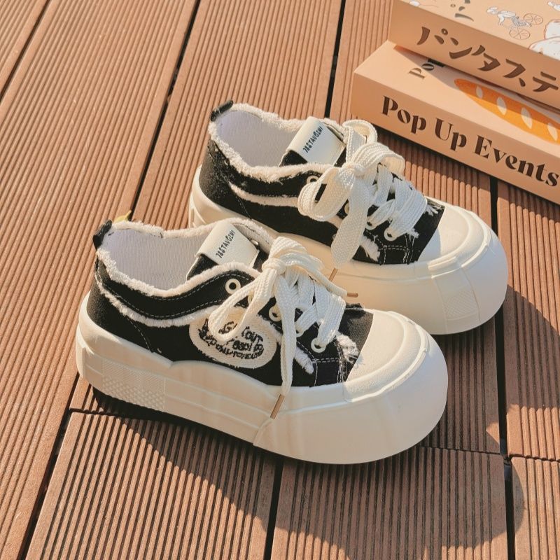 Damen Stilvolle Chunky Sneakers mit weißer Plattform und robustem Obermaterial Echo Archiv