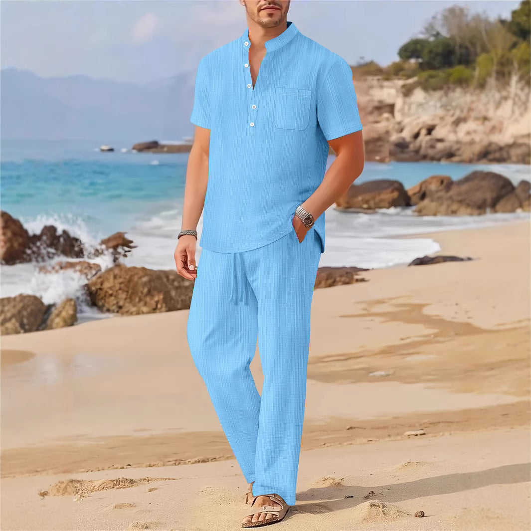 Herren lässiges Ensemble aus Kurzarmhemd und lockerer Hose Echoarchiv