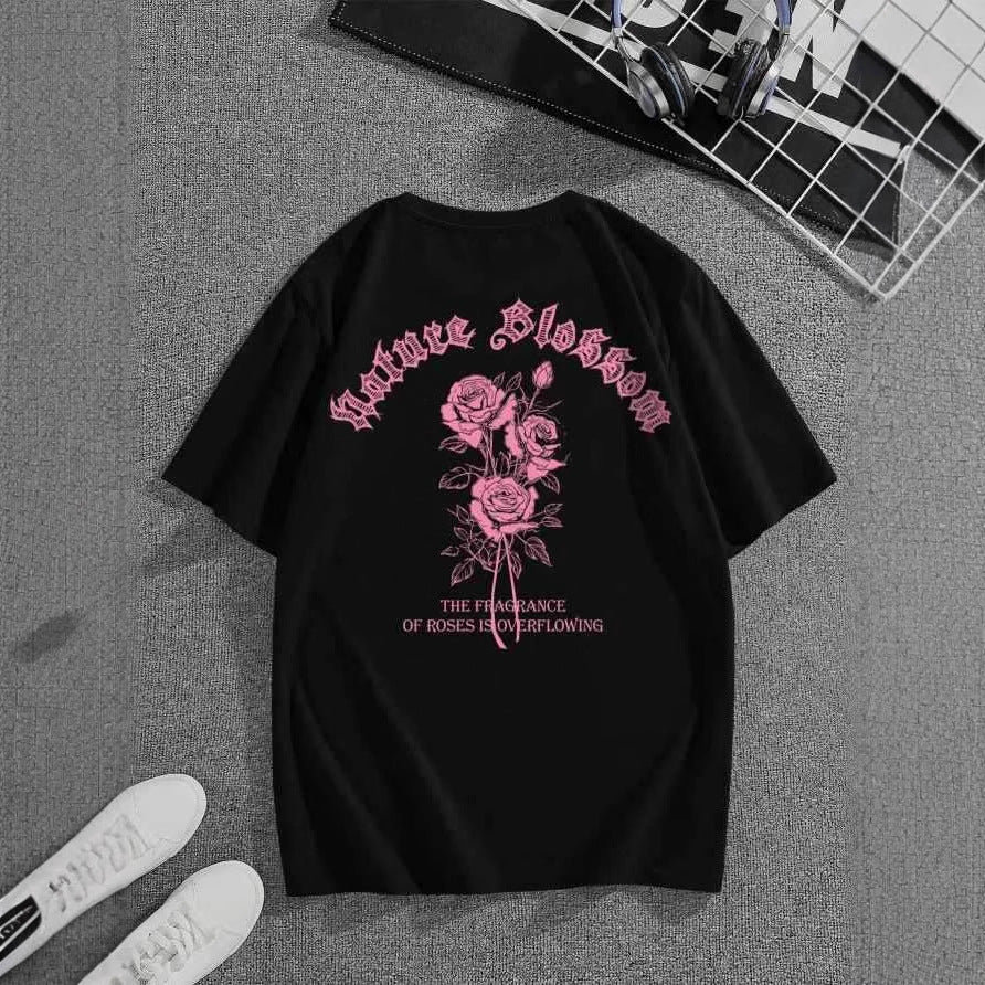 Damen T-Shirt mit floralem Motiv und kreativem Schriftzug Echo Archiv