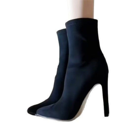 Damen Sock-Stiefelette aus Stretchvelours mit spitzer Zehenpartie und skulpturellem Blockabsatz – Varelle