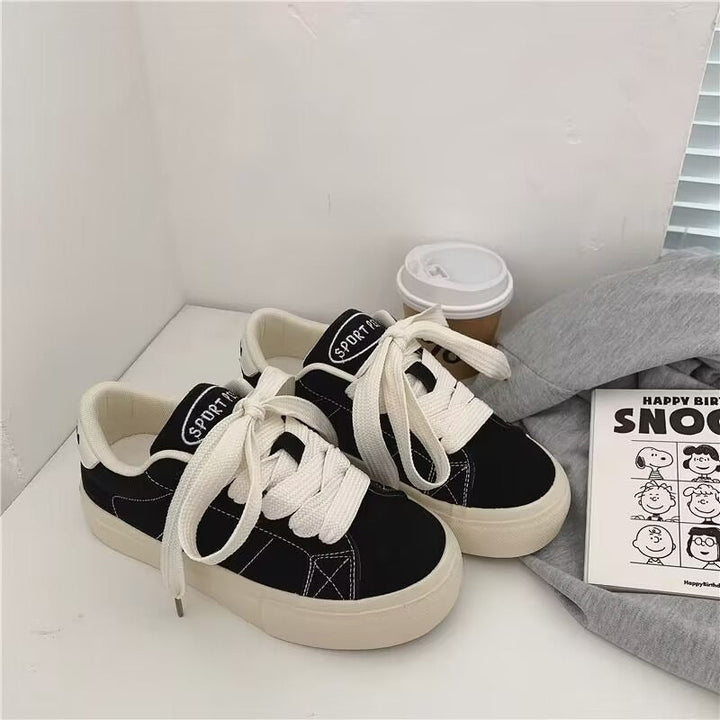 Damen Sportliche Sneakers aus hochwertigem Wildleder mit bequemen Schnürdetails Echo Archiv