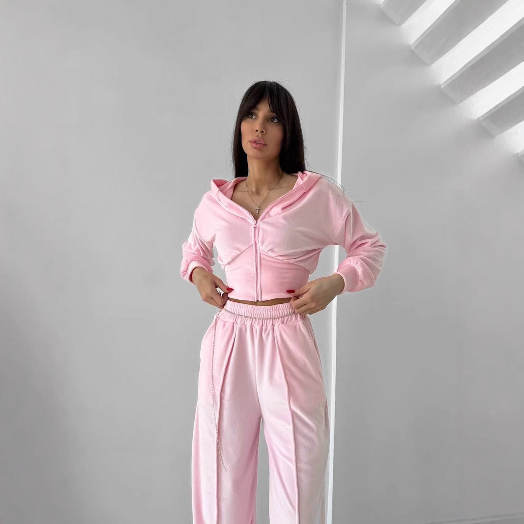 Damen kurzes Kapuzen-Cropped Zip-Sweatshirt mit tailliertem Brustsaum und weiter Velours-Loungehose mit elastischem Bund – Auréline