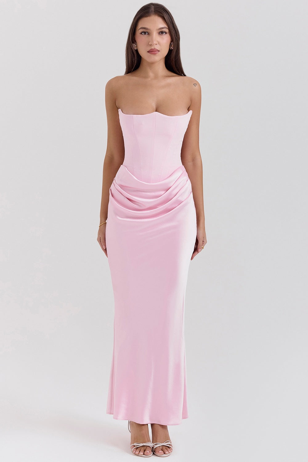 Damen Elegantes Abendkleid mit Herz-Ausschnitt und schimmerndem Oberteil Echoarchiv