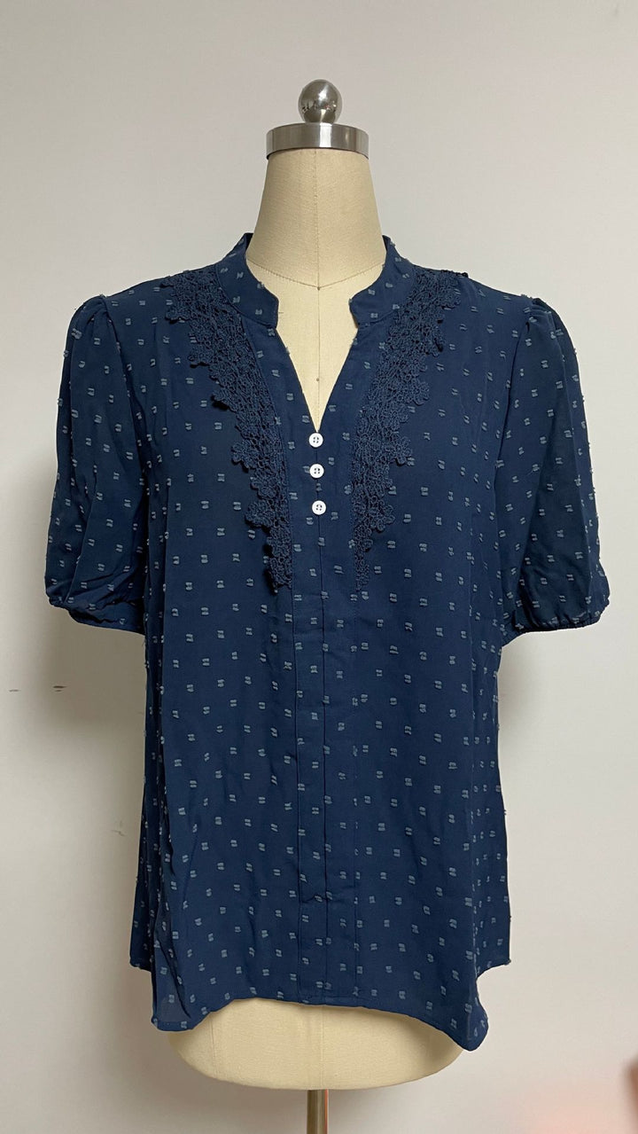 Damen nan semitransparente Dobby-Bluse mit Stehkragen, Häkelblende und Puffärmeln Echo Archiv