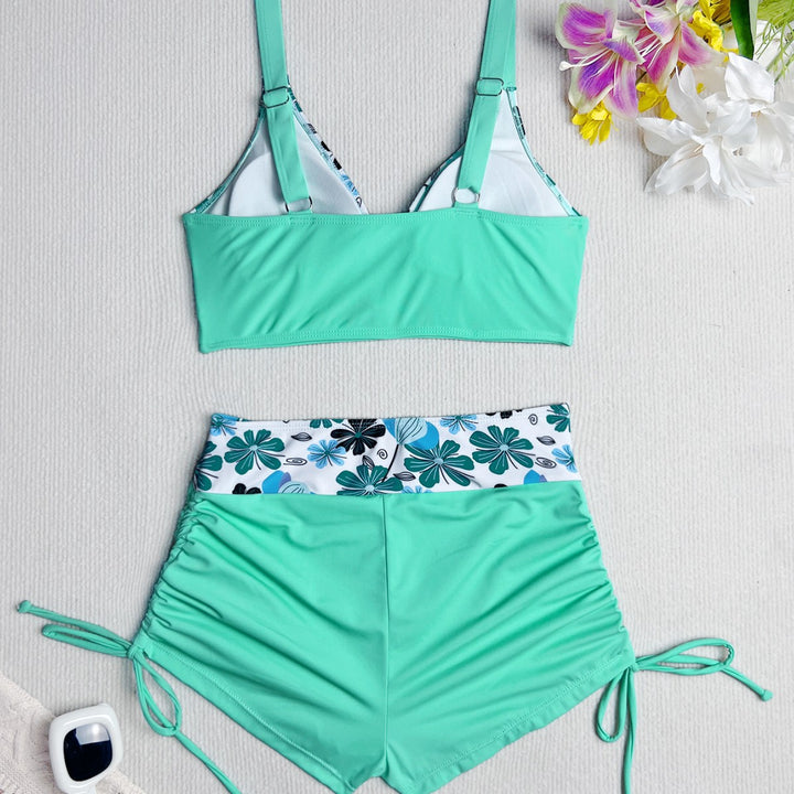 Damen Hochgeschnittenes Bikiniset mit floralem Oberteil und flexiblen Shorts Echo Archiv