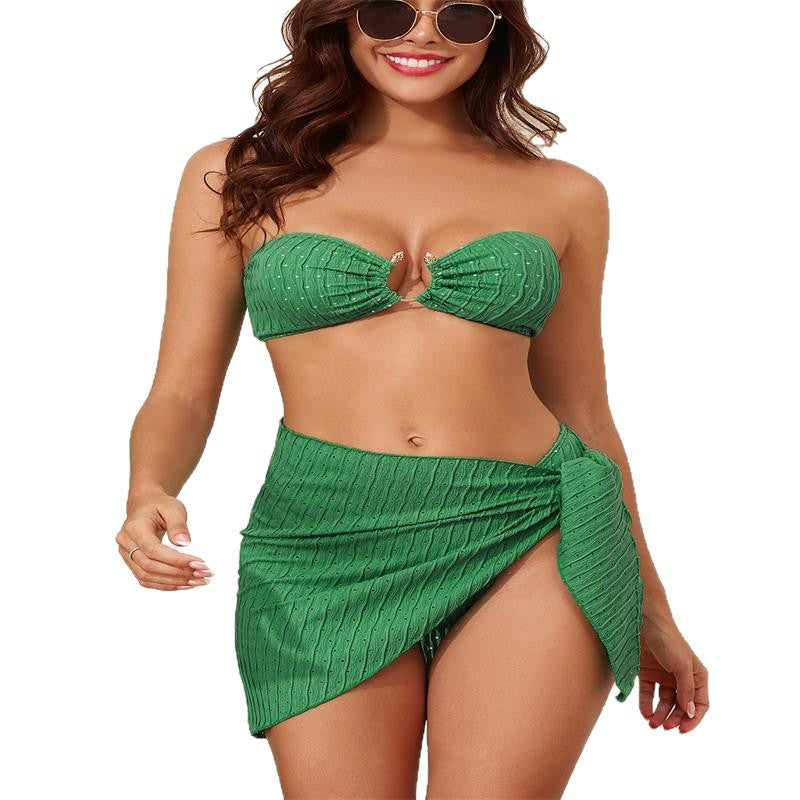 Damen Bandeau-Bikini mit elegantem Wickelrock und stylischem Schmuckdetail Echo Archiv
