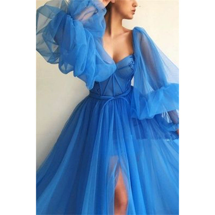 Damen Tüll Abendkleid mit voluminösen Ärmeln und seitlichem Schlitz Echoarchiv