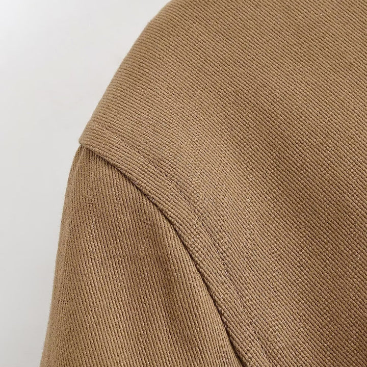 Damen Kurze Bikerjacke aus Wildlederimitat mit Nietenbesatz und Stehkragen Echo Archiv