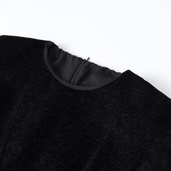 Damen Samt-Midikleid mit kurzen Ärmeln und gestuftem Plisseerock Echoarchiv