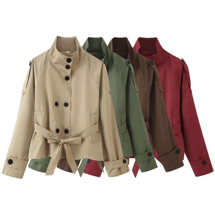 Damen nan kurztaillierte Trenchjacke mit hohem Stehkragen, doppeltreihiger Knopfleiste und taillierbarem Bindegürtel Echo Archiv
