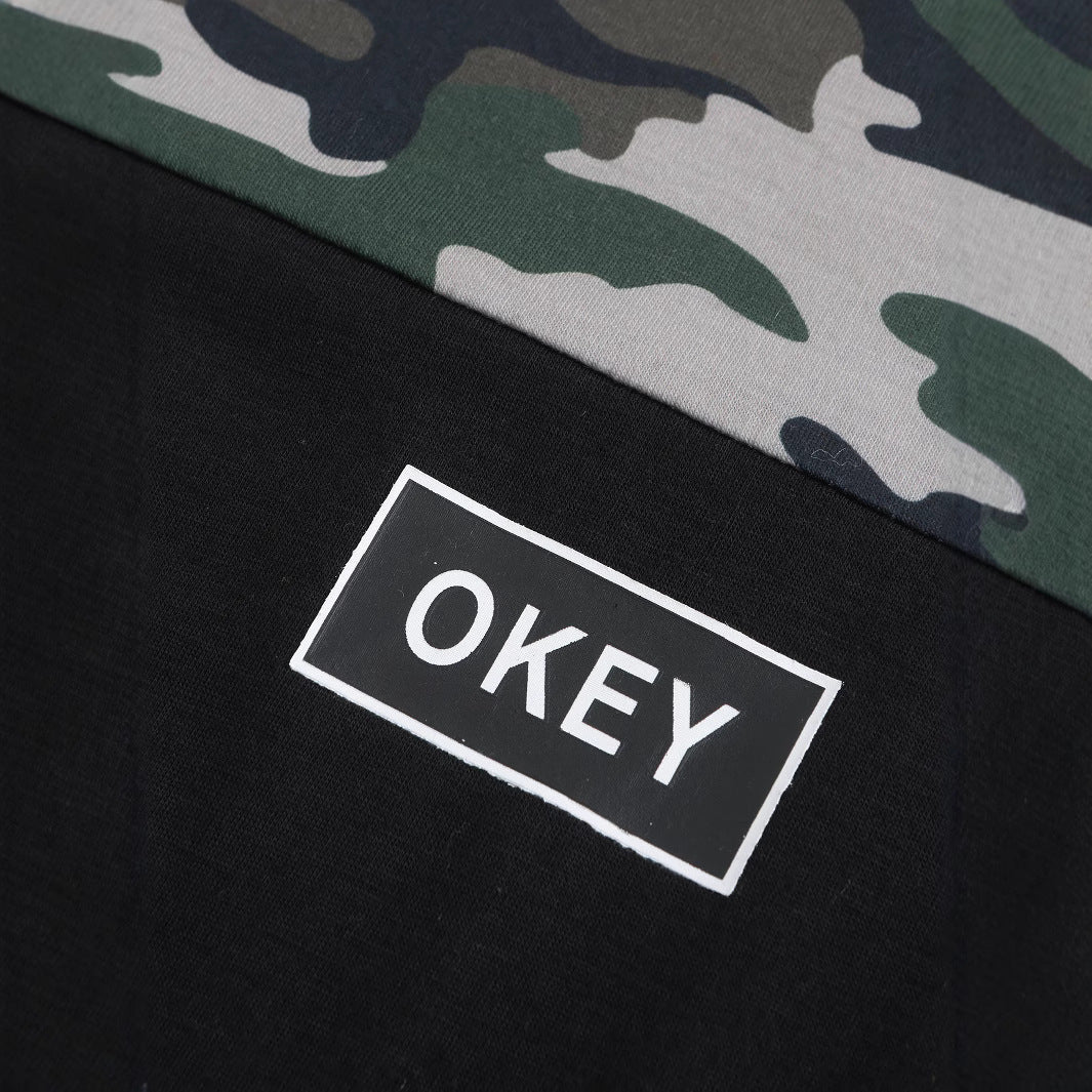 Herren Camouflage Sportanzug mit modernem Design und praktischen Taschen Echoarchiv