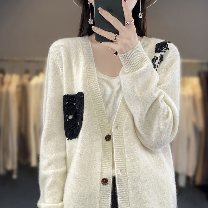 Damen Zweiteiliges Feinstrick‑Set mit Strickcardigan und Top sowie gehäkelten Blumenapplikationen Echoarchiv