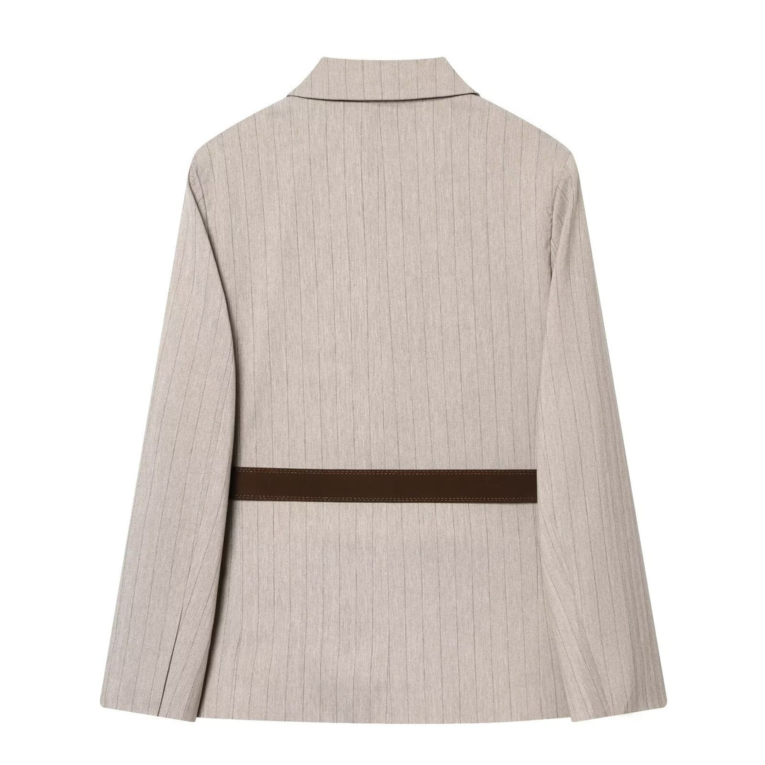 Damen Taillierter Nadelstreifen-Blazer mit Kontrastgürtel und Reverskragen Echo Archiv