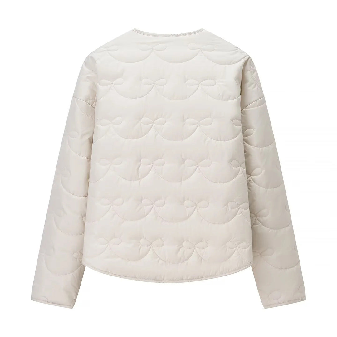 Damen leichte Steppjacke im Rundhalsdesign mit Schleifensteppung und verdeckter Druckknopfleiste – Célinea