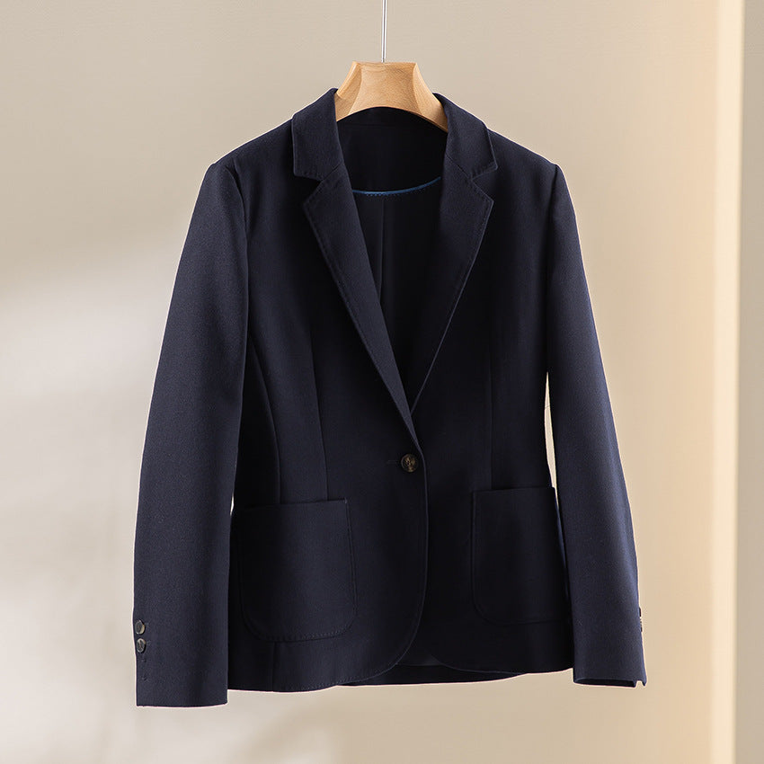 Damen Zweiteiliges Business-Kostüm mit tailliertem Blazer und weitem Midirock Echoarchiv