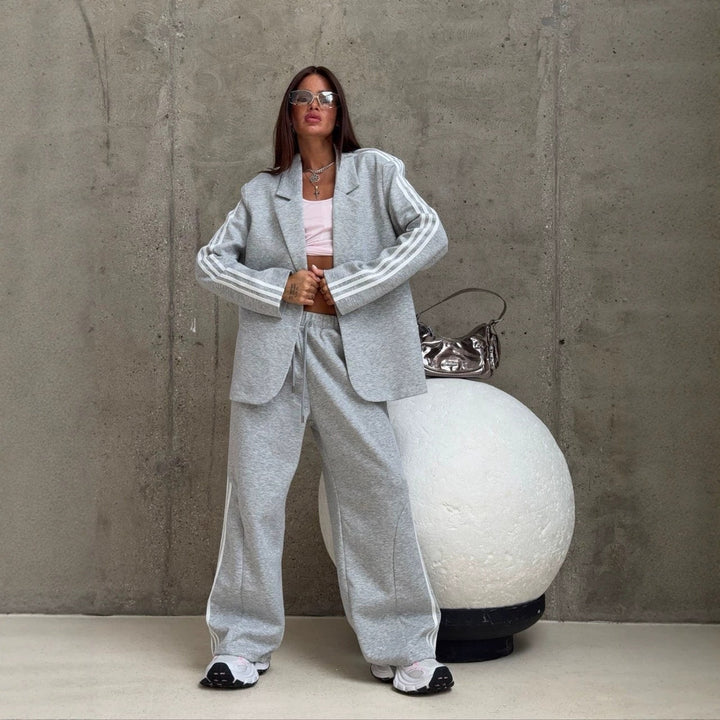 Damen Sweatblazer und Oversize-Jogginghose Echoarchiv