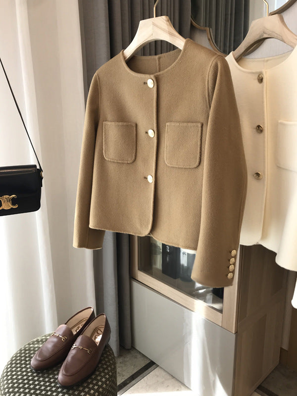 Damen Stilvolle Kurzjacke mit Knopfdetails Echoarchiv