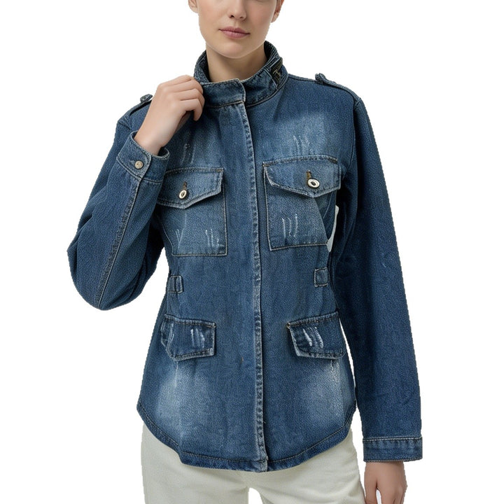 Damen nan taillierte Military-Denimjacke mit Stehkragen, aufgesetzten Pattentaschen und dezenten Used-Details Echo Archiv