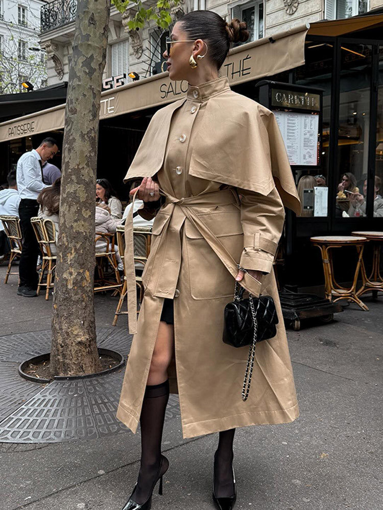 Damen Langer Trenchcoat mit Capelet, Taillengürtel und Sturmkragen Echoarchiv