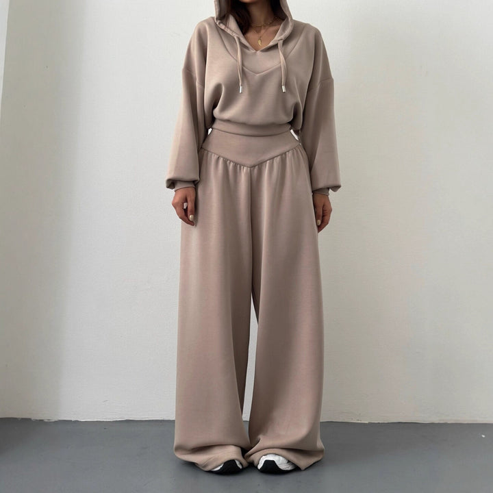 Damen nan luxuriöses Freizeitset Kapuzenpullover mit V-Ausschnittdetail und Culotte mit hoher Taille Echo Archiv