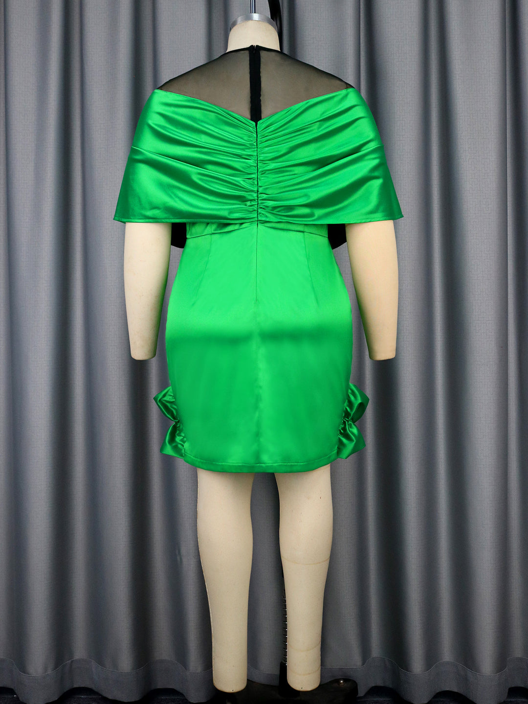Damen elegantes Kleid mit asymmetrischem Volant und Rüschenabschluss Echo Archiv