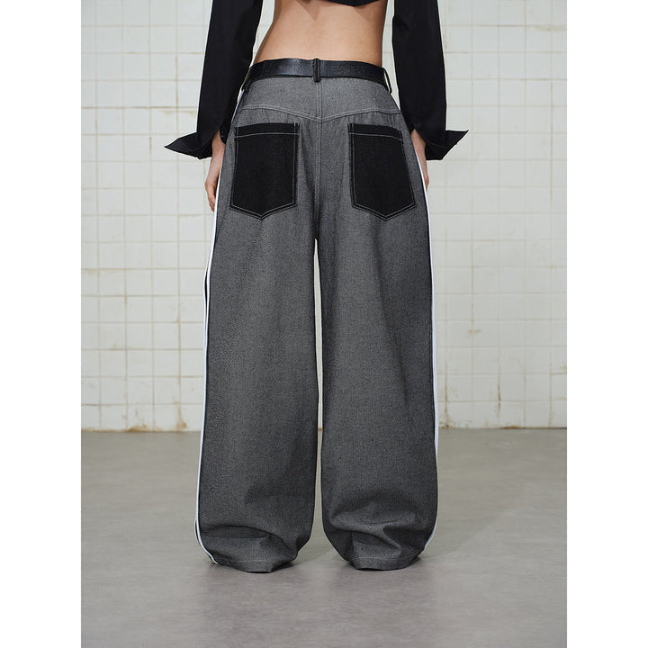Damen Wide-Leg Cargo-Jeans mit aufgesetzten Grafik-Patches und Kontraststreifen Echoarchiv
