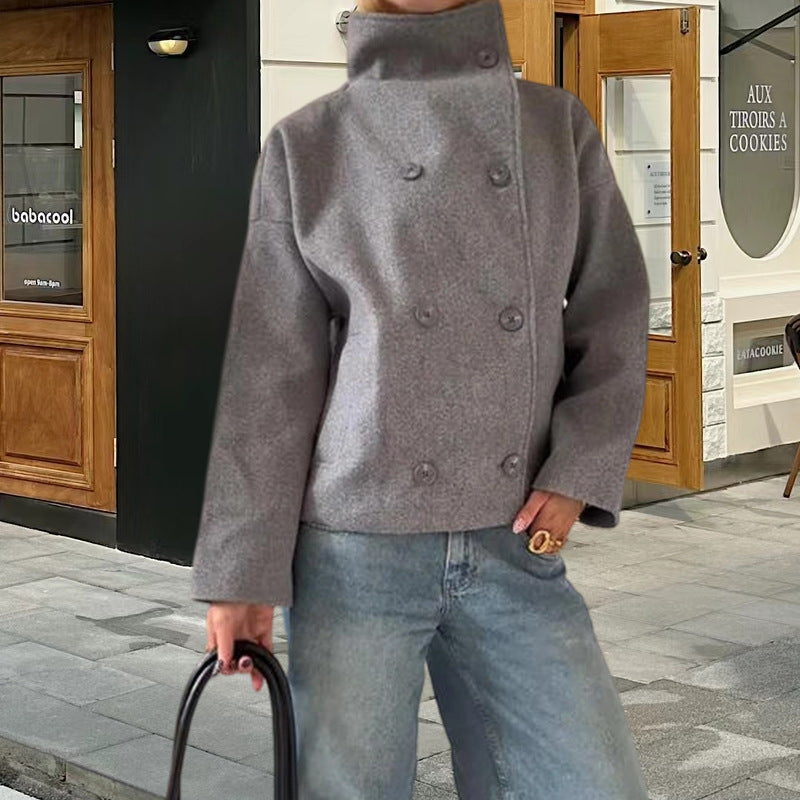 Damen Modische oversized Jacke mit hohem Kragen und dekorativen Knopfdetails Echoarchiv